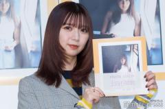 上白石萌歌、写真集を見た姉・萌音の反応明かす 共演俳優にも手渡し【charm charm】