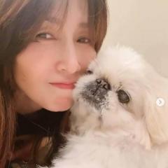 工藤静香、愛犬にキスする動画が大反響「み～んな可愛い」「癒された」