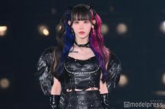 ゆりにゃ、堕天使風レザールックで圧巻オーラ 抜群スタイル際立つ【関コレ2025A/W】
