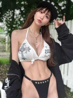 五木あきら、衝撃の"神ボディ"にファン驚愕 セクシーなハイレグビキニ姿公開のイメージ画像
