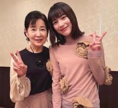 のん「はう、いつもお美しい…」吉永小百合と寄り添う2ショットに反響