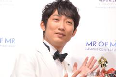 ノンスタ石田明、家族集合ショット公開 両親とカラオケ「愛に溢れてる」「最高の親孝行」の声