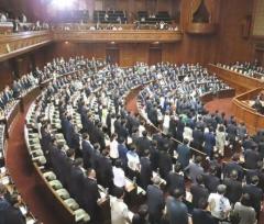 ガソリン暫定税率廃止法案が衆院で可決 自民「ま・る・な・げ」大合唱も…21日に参議院で審議へのイメージ画像