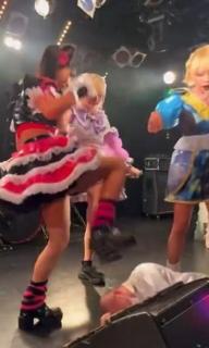 地下アイドルプランクスターズ、ファン暴行ステージが話題