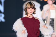 フォーエイト48あみか、あみか、大ぶりコートから美肩ちら見せ【関コレ2025A/W】