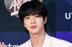 BTSジン、USJでのオフショット大量投稿「マリオのベスト似合う」「ホグワーツ城とのコラボ最高」と反響