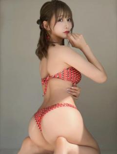 篠原みなみの究極美尻に釘付け！オレンジビキニで魅せる極上の肉感バックショットにファン悶絶のイメージ画像