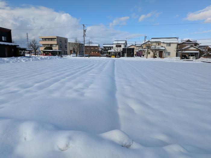 田んぼ雪のイメージ画像