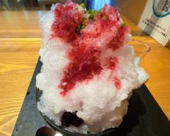 船橋屋のかき氷「藤(ぶどう)」は亀戸天神前本店限定、ふわっふわの氷が秒で消えていく……のイメージ画像