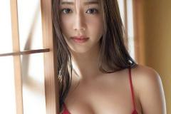 斎藤恭代、異次元級の美貌と美谷間