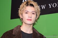 M!LK佐野勇斗、父親の過去ショットを顔出し公開「イケメンすぎる」「そっくり」と反響殺到