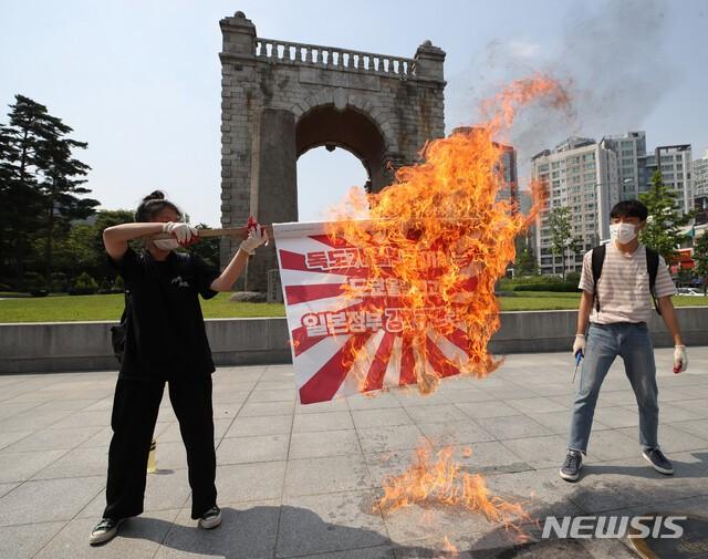 韓国で旭日戦犯旗の『