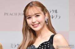 藤田ニコル、新婚旅行でハワイへ 美肌輝くベアトップドレス姿に「お姫様」「左手薬指が眩しい」の声のイメージ画像