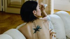 三吉彩花が30歳目前で覚悟のタトゥー、背中は「私の内なる感情や記憶のすべてが宿る場所」 施術は中国人の有名女性彫師かのイメージ画像