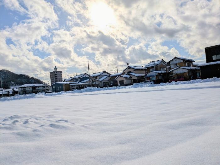 雪と夕焼けのイメージ画像
