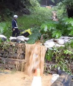 県道に大量の泥水流出、福島・先達山メガソーラー建設地付近のイメージ画像