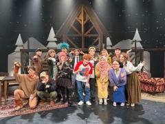 ニッチェ江上、千秋楽を迎えた音楽劇キャスト陣ショット