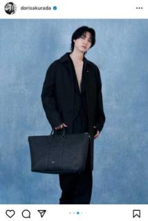桜田通、『Dior Gravity』コレクションのコーデ披露”色気が漂う”ブラックコーデに大反響のイメージ画像