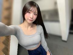 真島なおみ、美脚輝くミニ丈フリルコーデ披露「ftmmいいかんじ」のイメージ画像