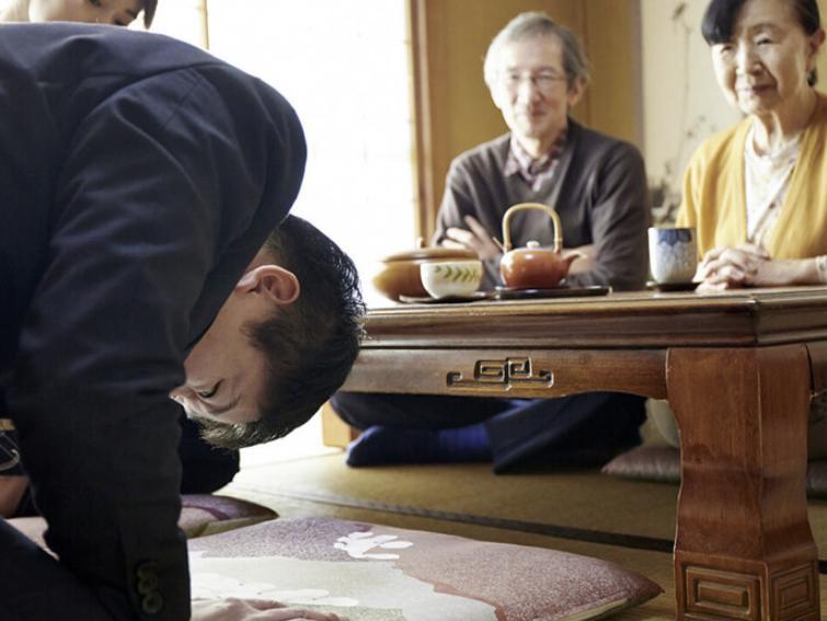 「レンタル家族」で不倫謝罪も切り抜ける 修羅場のお助け役に