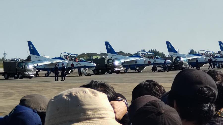 入間航空祭のブルーインパルスのイメージ画像
