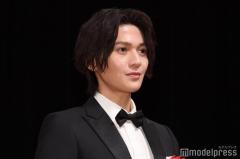 「美しい彼」映画ファン賞受賞 八木勇征「萩原利久の気持ちも背負ってこのステージに」＜第78回毎日映画コンクール＞