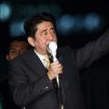 <strong>安倍首相、テレビ局恫喝を正当化</strong>