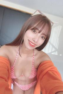 高梨瑞樹、ハツラツたわわビキニカット