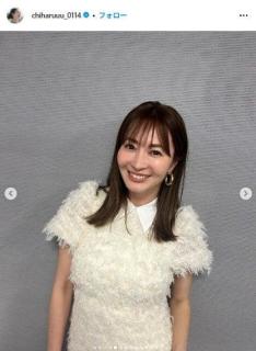 新山千春、長女と見つめ合う写真公開「美人親子」「そっくり」と反響
