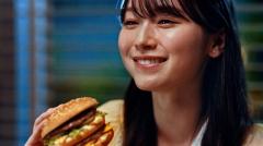 櫻坂46守屋麗奈「マクドナルド」新CM出演で“ビッグスマイル” 1980年代の人気アニメも登場