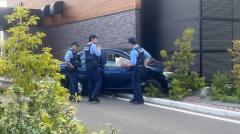90代女性運転の車がスターバックスの店舗に衝突「アクセルとブレーキを踏み間違えた」駐車場飛び越え、信号待ちの車に接触する事故も 北海道室蘭市のイメージ画像
