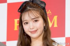 藤田ニコル「すっぴんメガネ」姿でヘアチェンジ公開「肌綺麗すぎる」「ナチュラルな雰囲気も素敵」と話題のイメージ画像
