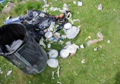 W杯会場のゴミ拾いで称賛を浴びる日本人が、バーベキュー後に大量のゴミ放置の謎