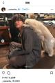 成田凌、ドラマ共演のもふもふ犬″レオちゃん″との仲良しショットを公開！「必殺技」に反響続々