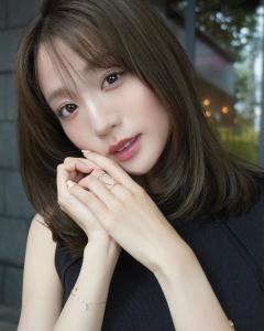 志田友美、ビキニ姿披露 娘顔出しのプールショットに「親子揃って可愛い」の声