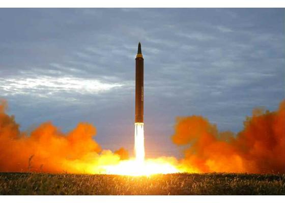首相帰国中の北朝鮮ミサイル｢完全に把握していた｣官房長官