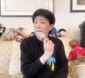 美川憲一「皆さんは食べたかしら〜」“あずきバーの日”にあずきバーかぶりつく
