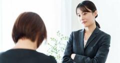 「日本人には英語で話せ」来日する中国人が“英語マウント”をSNSで語る、意外すぎる理由のイメージ画像