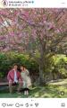 北斗晶、夫・健介と八重桜の下で仲良し2ショット披露「理想のご夫婦です」「こちらまで笑みが溢れます」