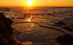 日本海に沈む夕日が望める露天風呂のイメージ画像
