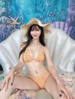 開脚っぷりがたまらん♡CYBERJAPAN・YUYU、美谷間あらわな”セクシーマーメイド”でファンを魅了のイメージ画像
