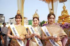 BNK48とCGM48、タイ正月ソンクラン祭りのパレードに参加のイメージ画像
