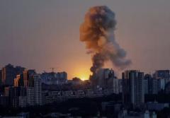 ロシアがウクライナ首都キーウに大規模ミサイル・ドローン攻撃　8人死亡、30人超負傷