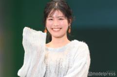 “きつねダンス”でバズ・元ファイターズガール滝谷美夢、 萌え袖×あざと可愛い仕草で魅了【札幌コレクション2024SS】