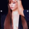 浜崎あゆみ、ノーブラ＆ジャケットで..