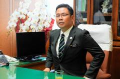 “歴代最年少”沖縄・古謝玄太新知事が初登庁 沖縄県政を12年ぶりに保守系知事が担う 辺野古移設阻止の担当部署廃止も表明のイメージ画像