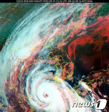 台風8号、非常に強い勢力できょう（26日）午後3時ごろ済州に再接近