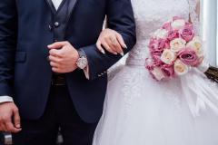 1度も恋愛経験がない女性、予想の斜め上過ぎる相手と結婚、その相手は……