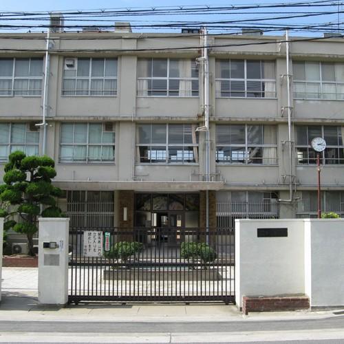 「パンツちょうだい」で中学教諭逮捕
