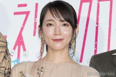 吉岡里帆、華やかシースルードレス姿披露 “恋をしているもの”も明かす「まぁー世話が焼ける」【九龍ジェネリックロマンス】